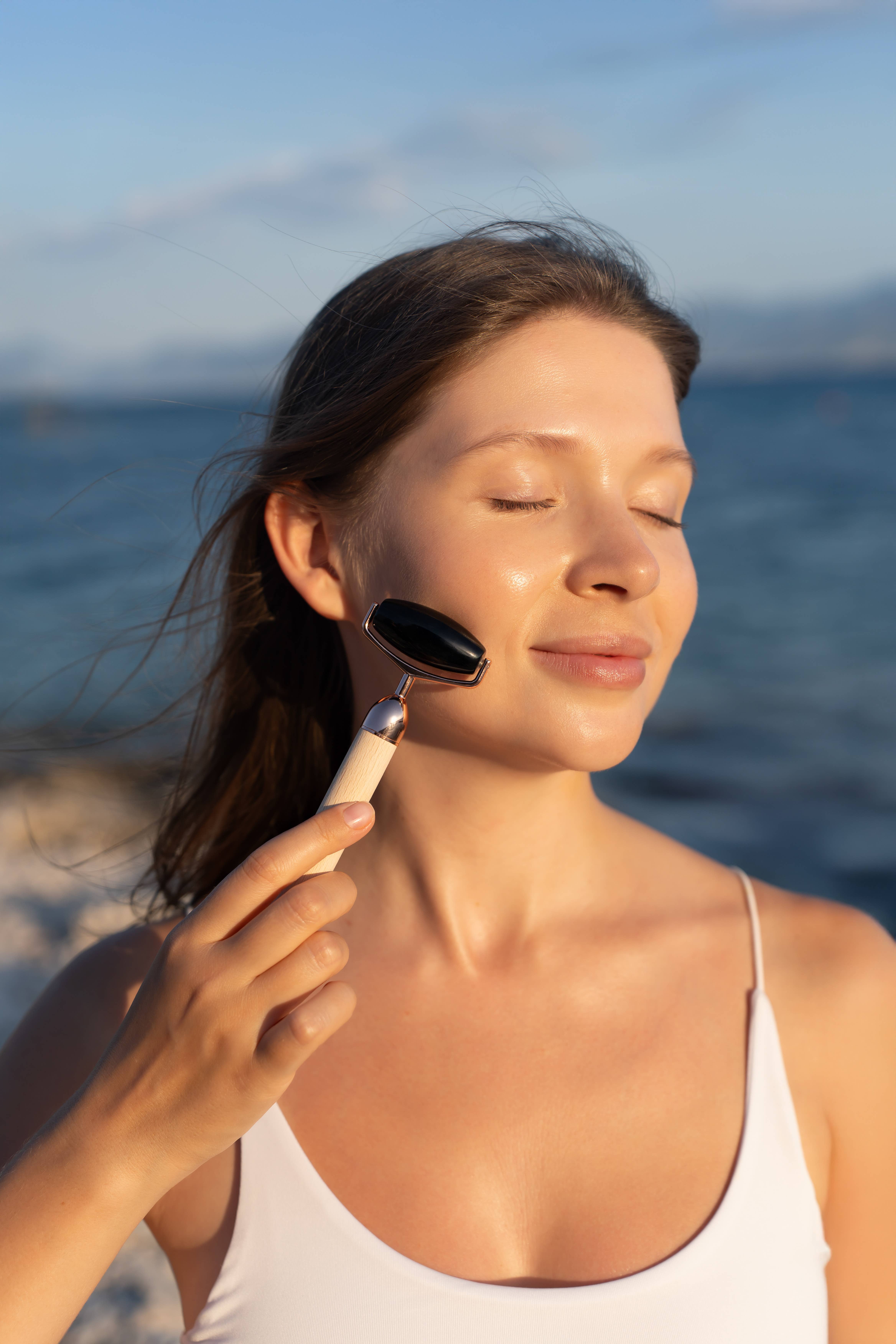 Facial Renewal Gift Set – Obsidian Roller & Gua Sha Wood, photo 4 of 4