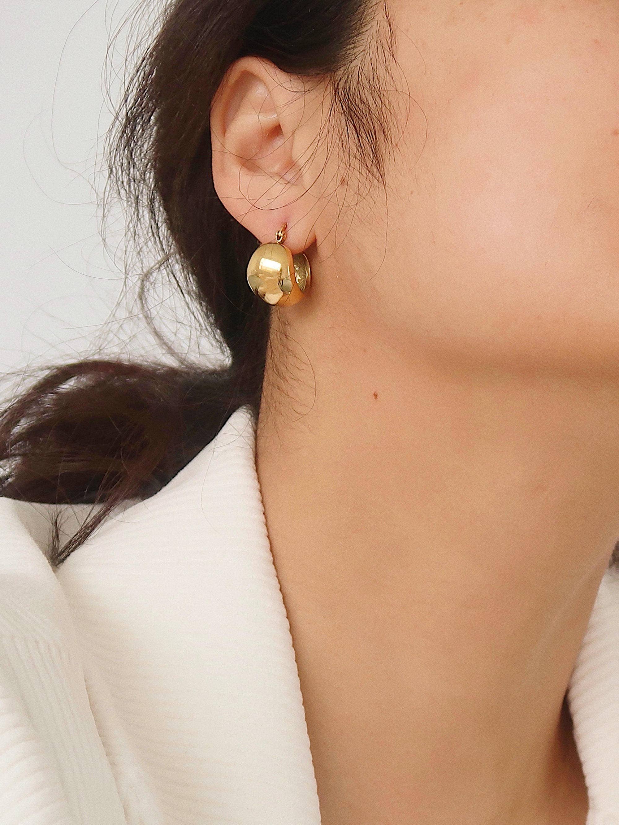 Amélie 18K Gold Non-Tarnish Classic Round Huggie Earring: Yellow Gold, photo 2 of 4