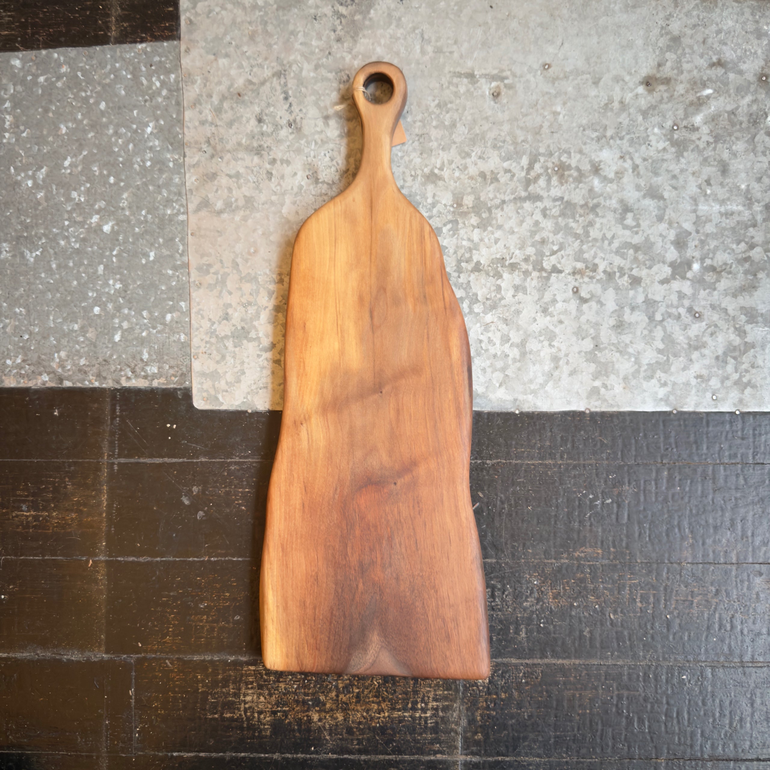Organic shape cutting board