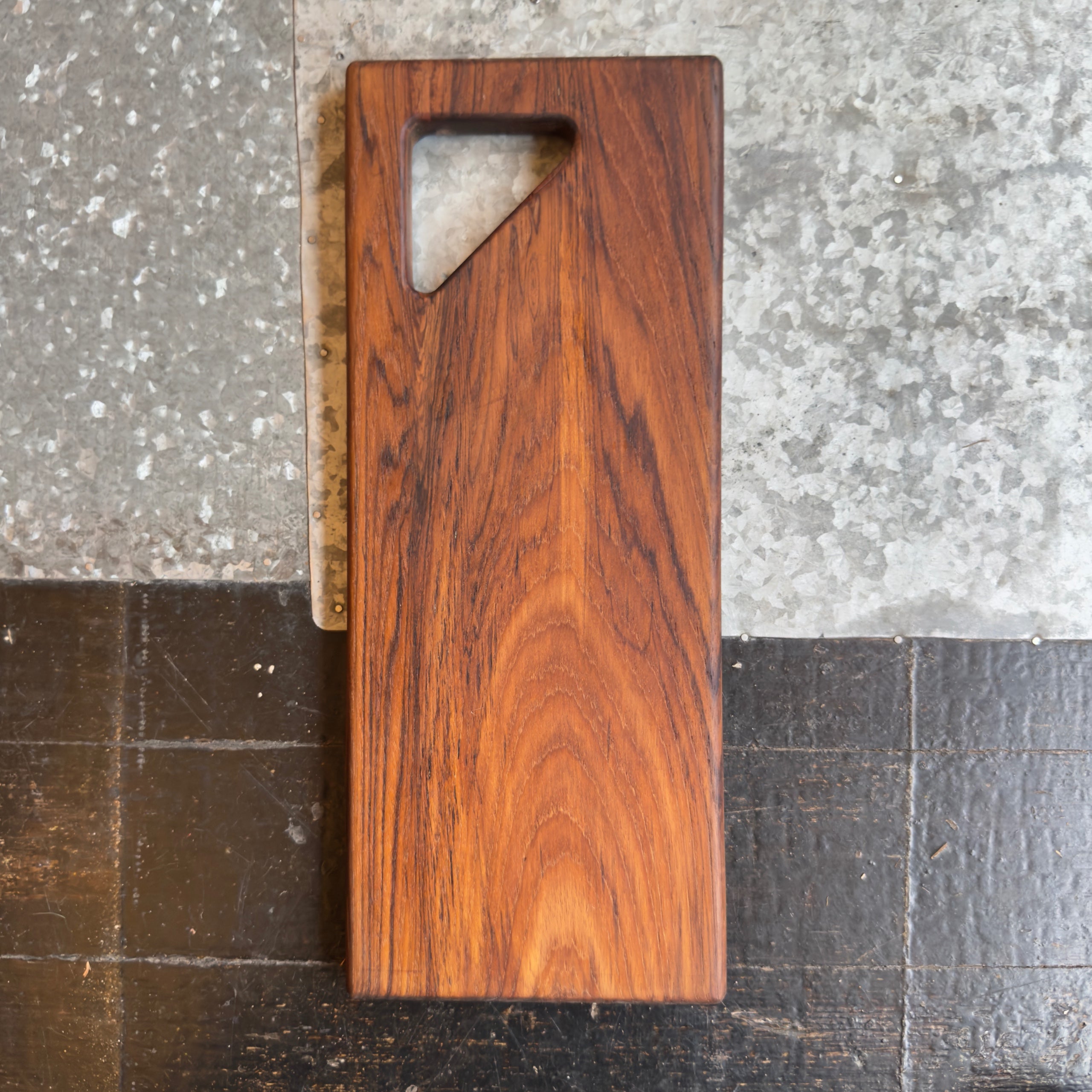 Side cutout board