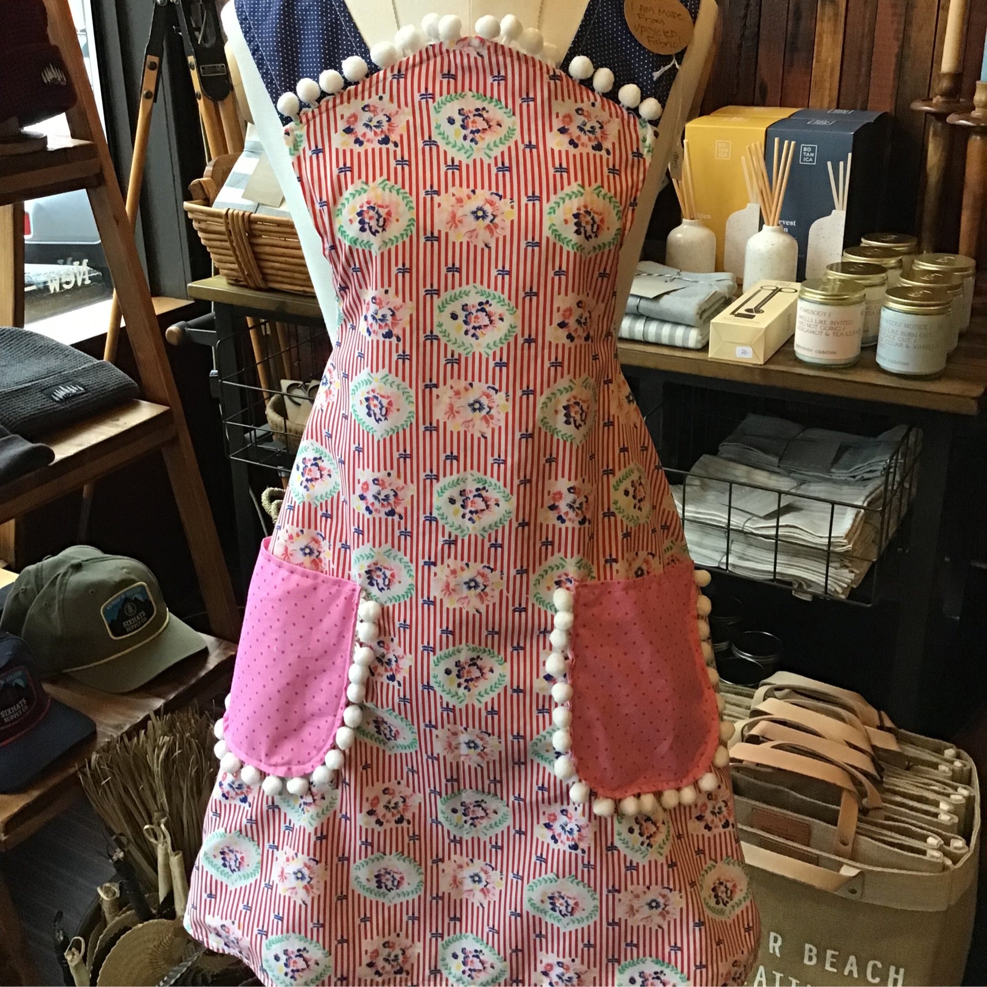 The Ruby Apron -red multi