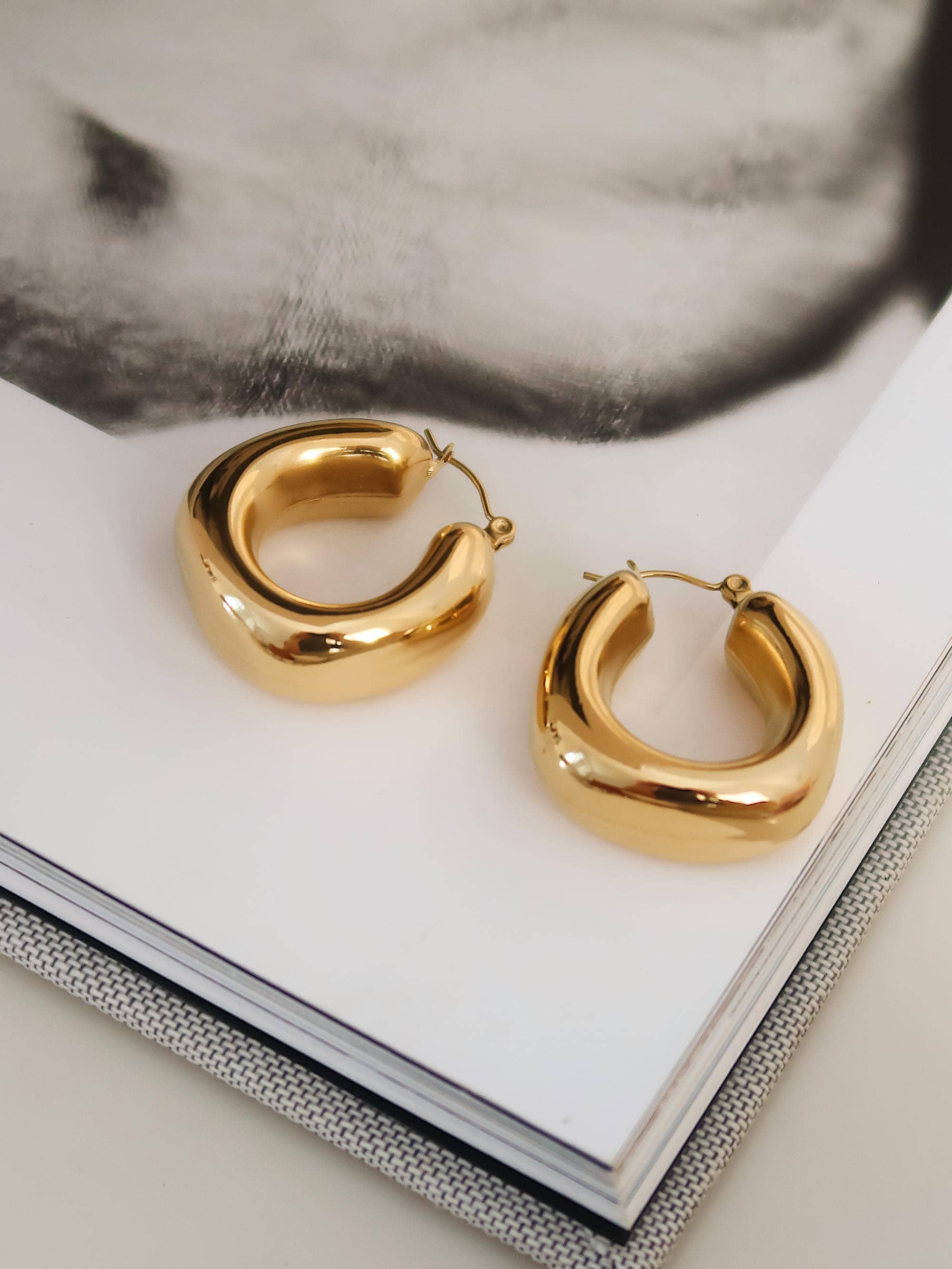 Hunter 18K Gold Non-Tarnish Classic U Hoop Earring: Silver, photo 5 of 6