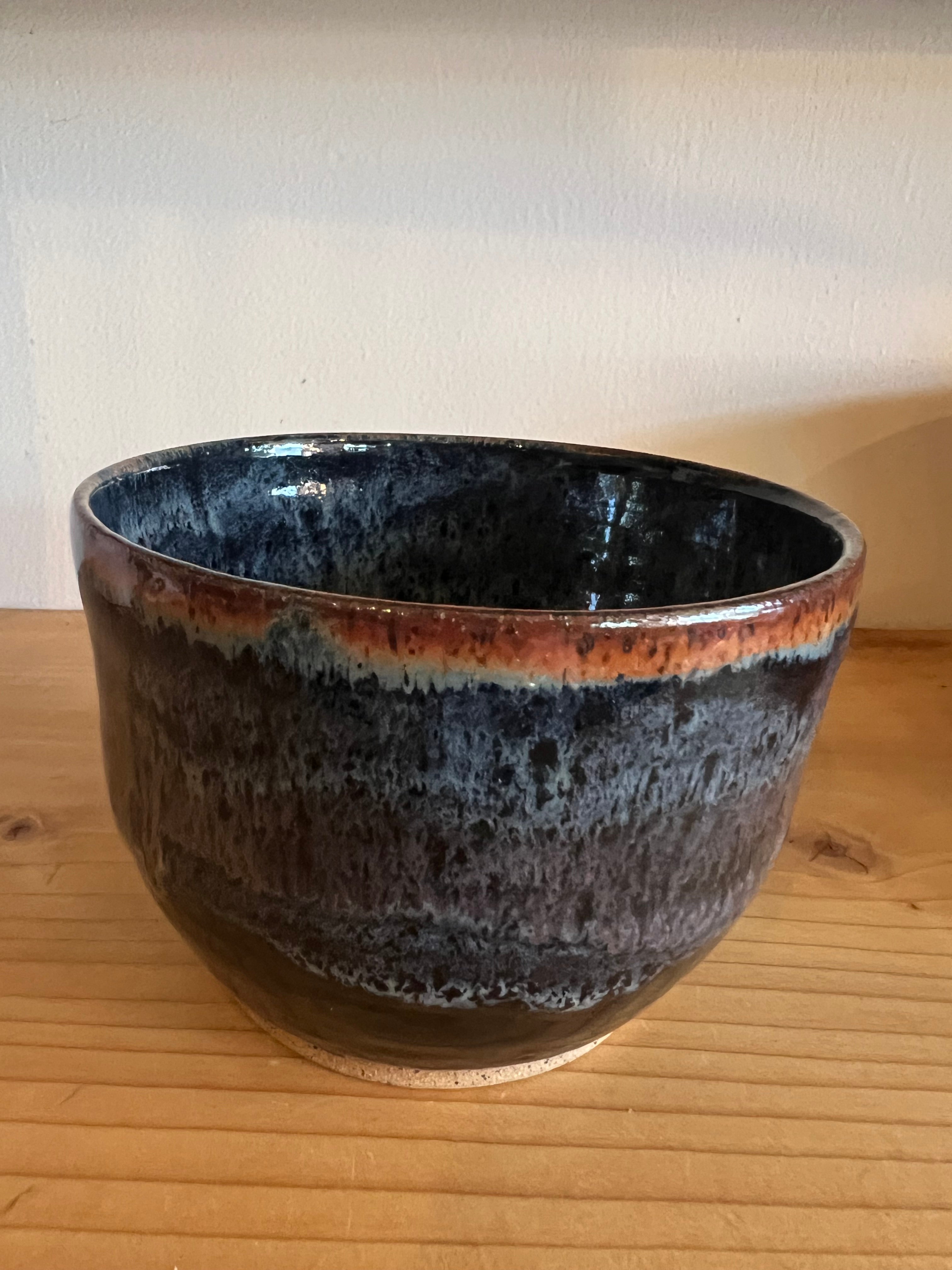 Planter, photo 2 of 2