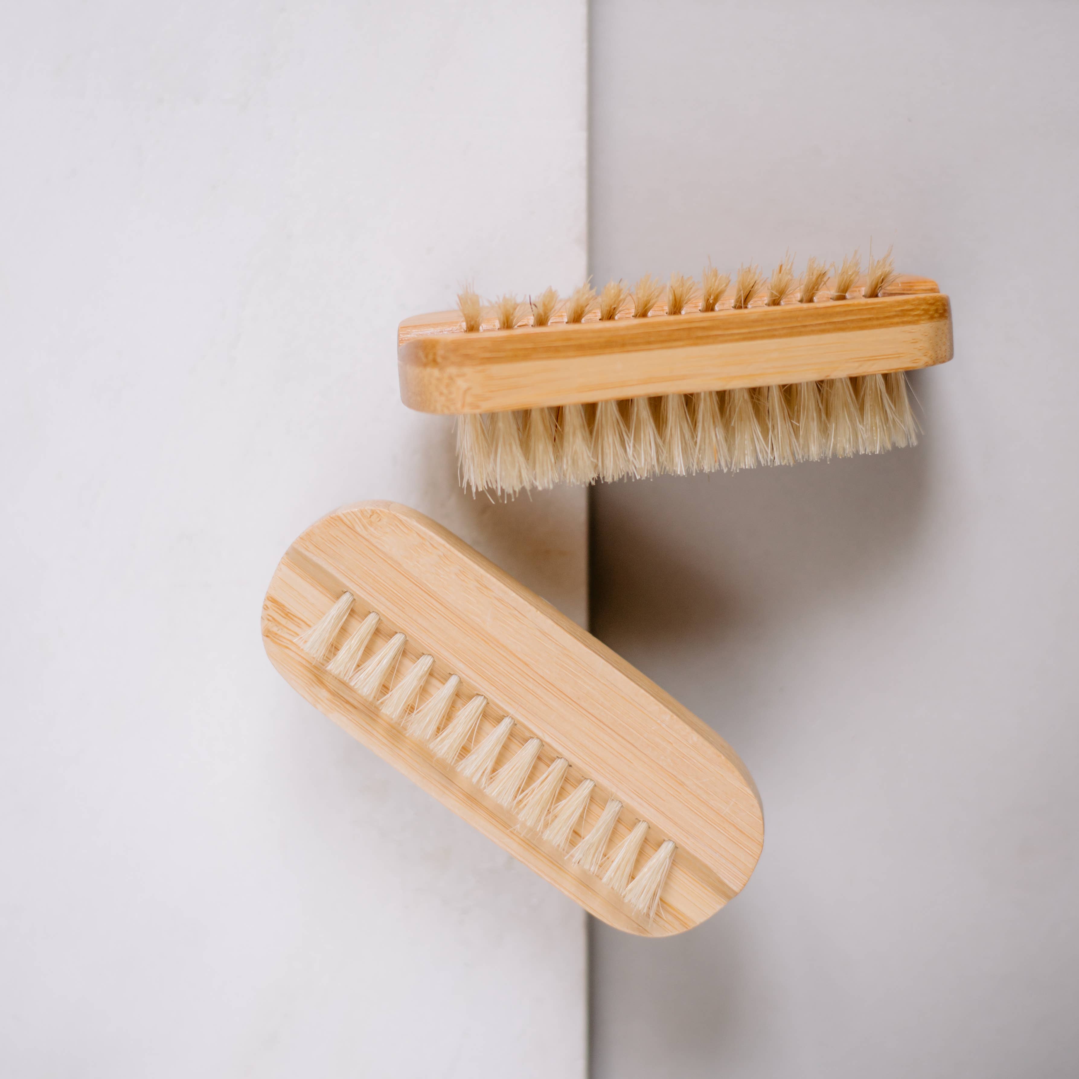 Nail brush with natural bristles, photo 2 of 4